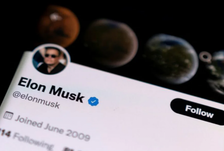 Musk sella acuerdo de 44.000 millones de dólares por Twitter, se compromete a derrotar a los "bots de spam"