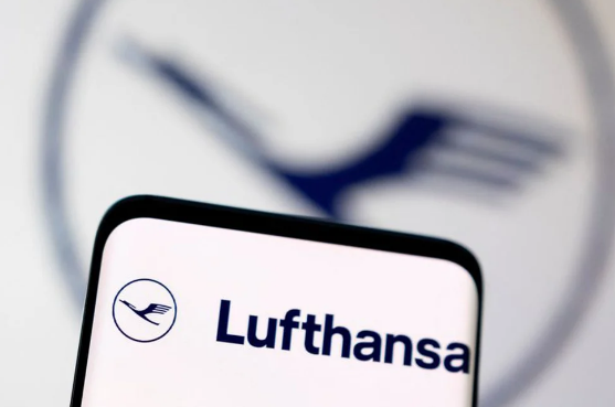 FOTO DE ARCHIVO: El logotipo de Lufthansa en una ilustración tomada el 3 de mayo de 2022. REUTERS/Dado Ruvic