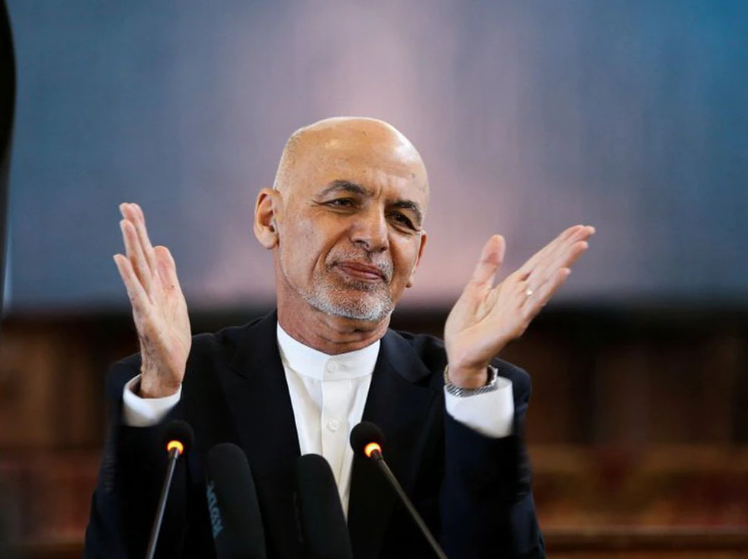 Foto de archivo. El presidente afgano Ashraf Ghani gesticula durante la celebración del año nuevo (Newroz) en Kabul, Afganistan, 21 de marzo de 2021. REUTERS/Omar Sobhani/